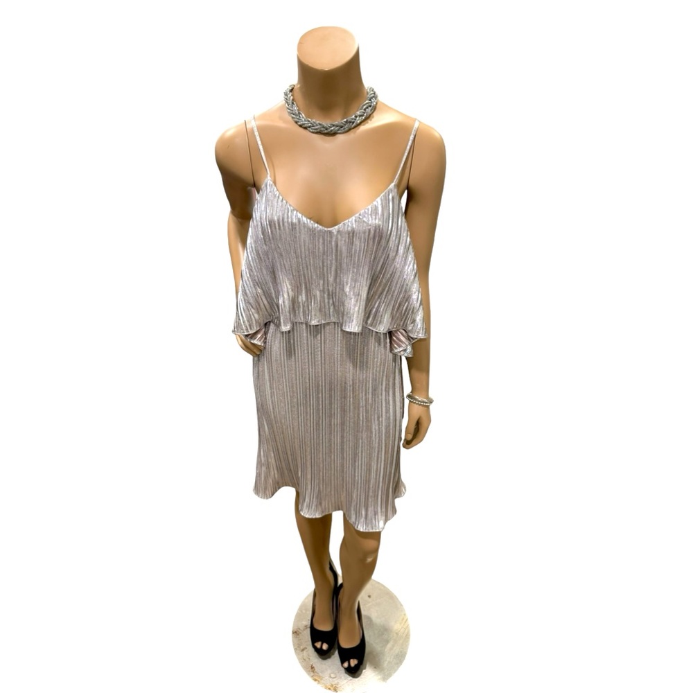 Electrifying, silver, pleated, spaghetti strap dress 🛍️✨💕